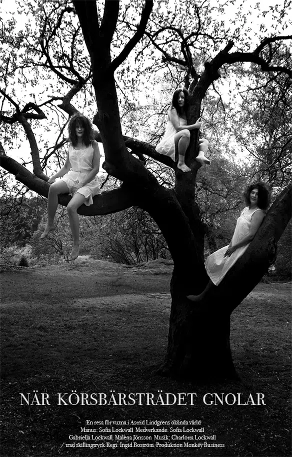 Sofia Lockwall, Gabriella Lockwall och Malena Jönsson sitter i ett körsbärsträd.